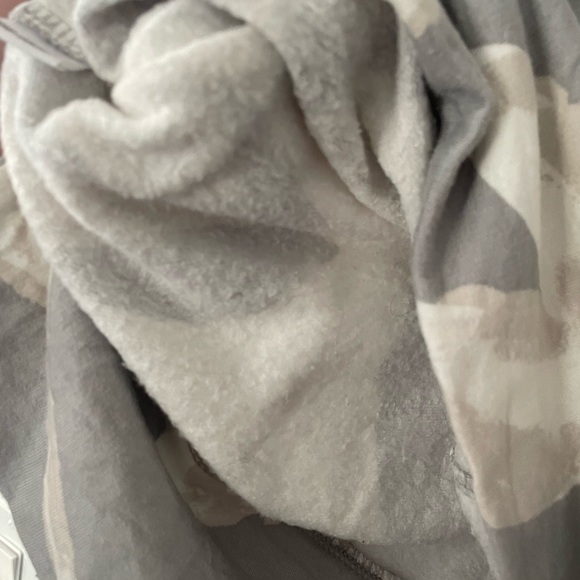 LOFT Lounge Long Sleeved Top - Picture 2 of 4